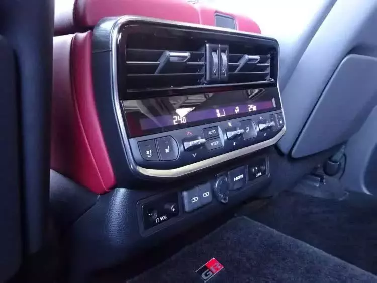 Toyota Landcruiser 300