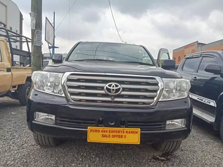Toyota Land Cruiser V8