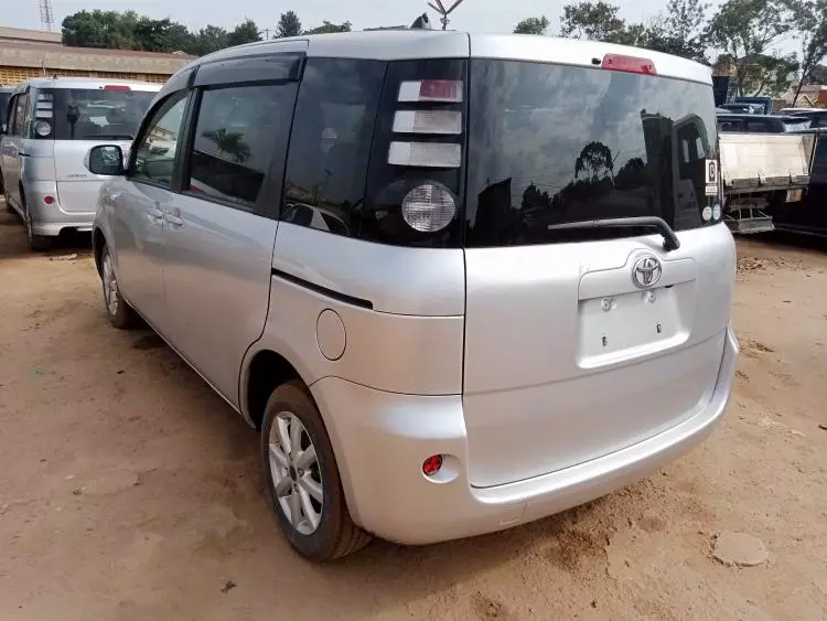 Toyota Sienta