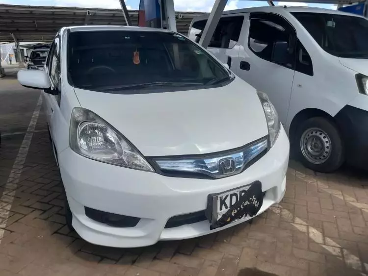 Honda Fit shuttle hybrid