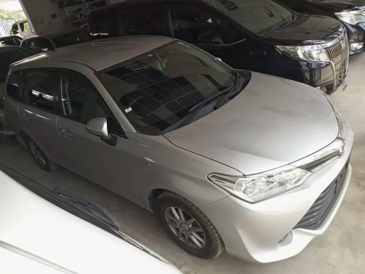 Toyota Fielder hybrid 