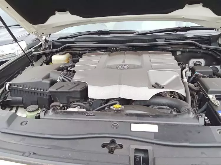 Toyota Land Cruiser V8