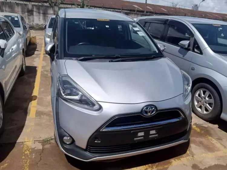 Toyota Sienta Hybrid