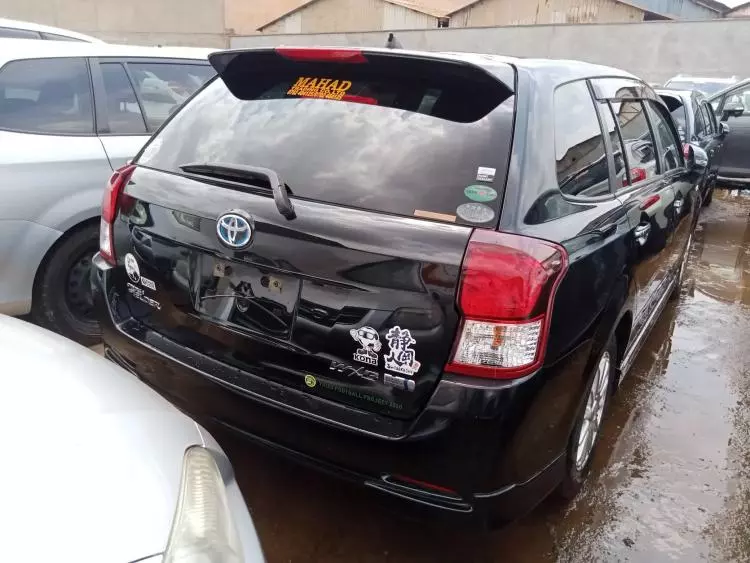 Toyota Fielder hybrid