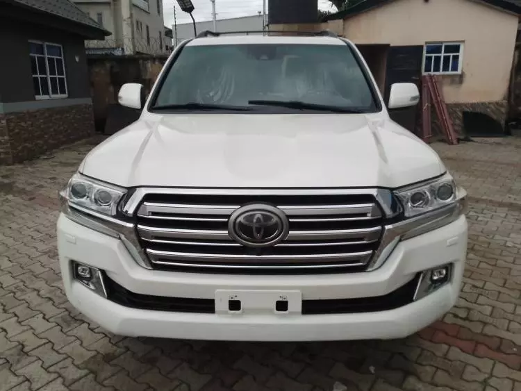 Toyota Land Cruiser V8