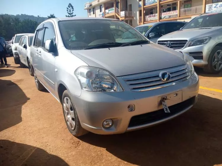 Toyota Raum 