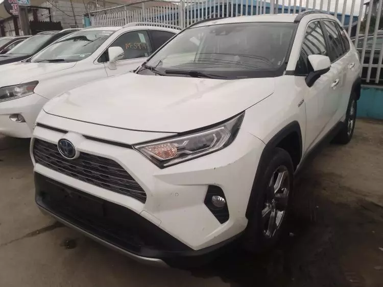 Toyota Rav 4 8AT 2.5l (Adventure Grade)