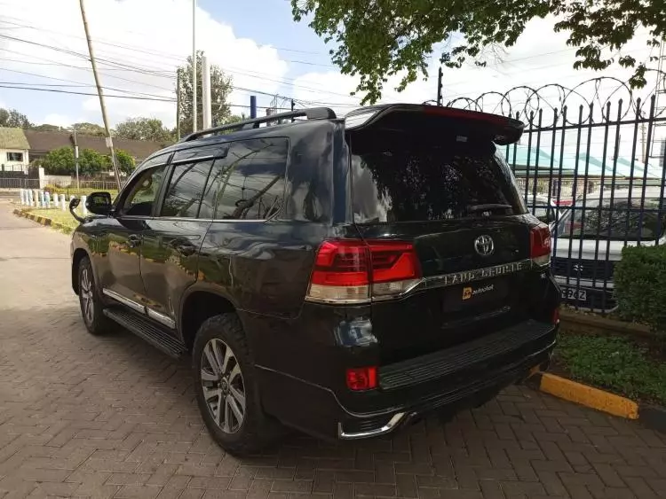 Toyota Landcruiser  V8