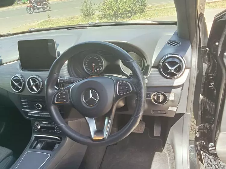 Mercedes-Benz B 180
