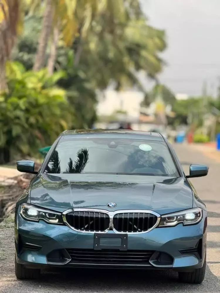 BMW 330i