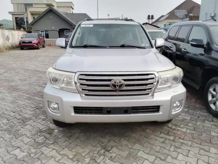 Toyota Land Cruiser V8