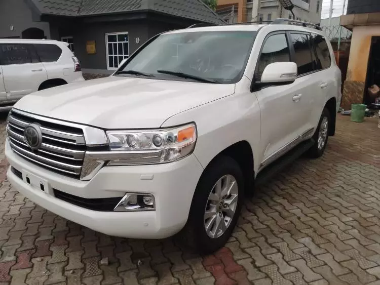 Toyota Land Cruiser V8