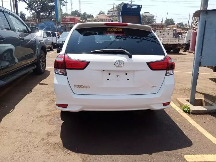 Toyota Fielder 
