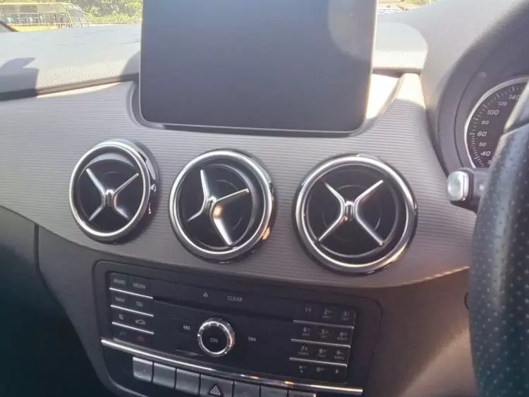 Mercedes-Benz B 180