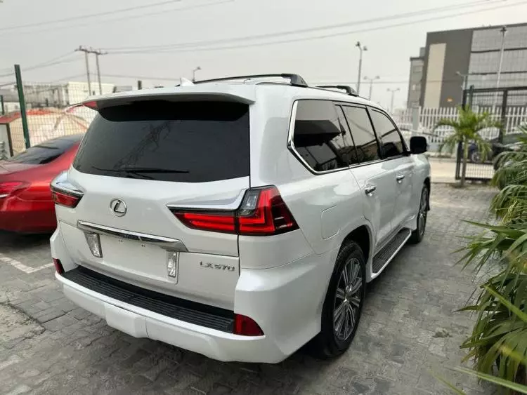 Lexus LX 570