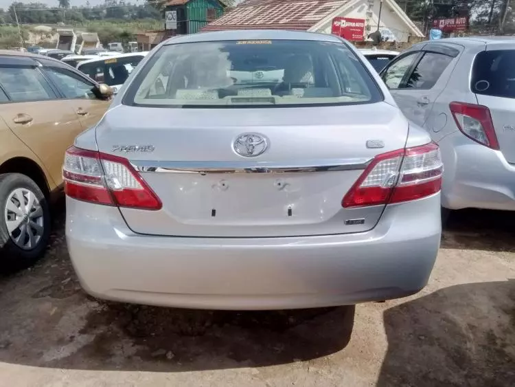 Toyota Premio
