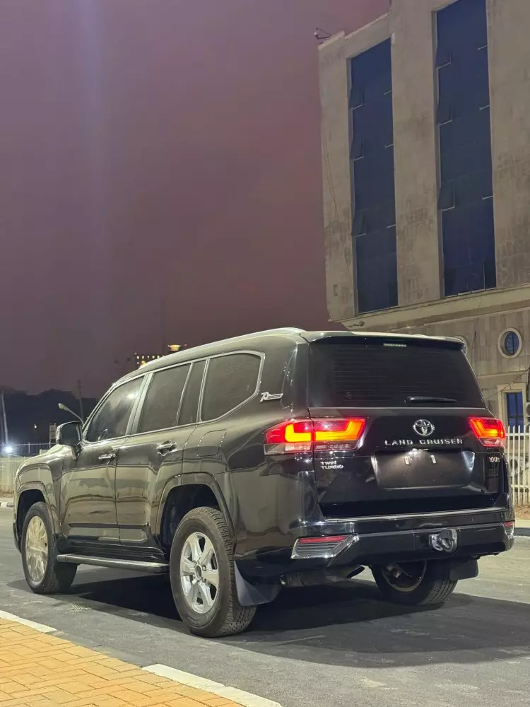 Toyota Landcruiser 300 VXR