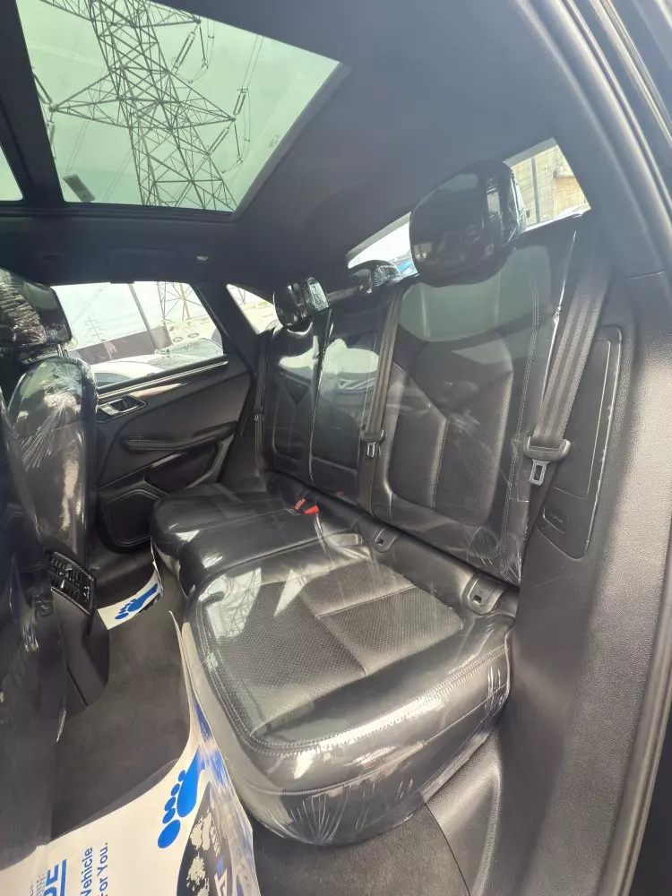 PORSCHE Macan