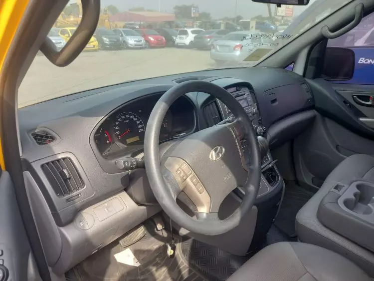 Hyundai H-1 Starex