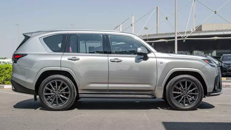 Lexus LX 600