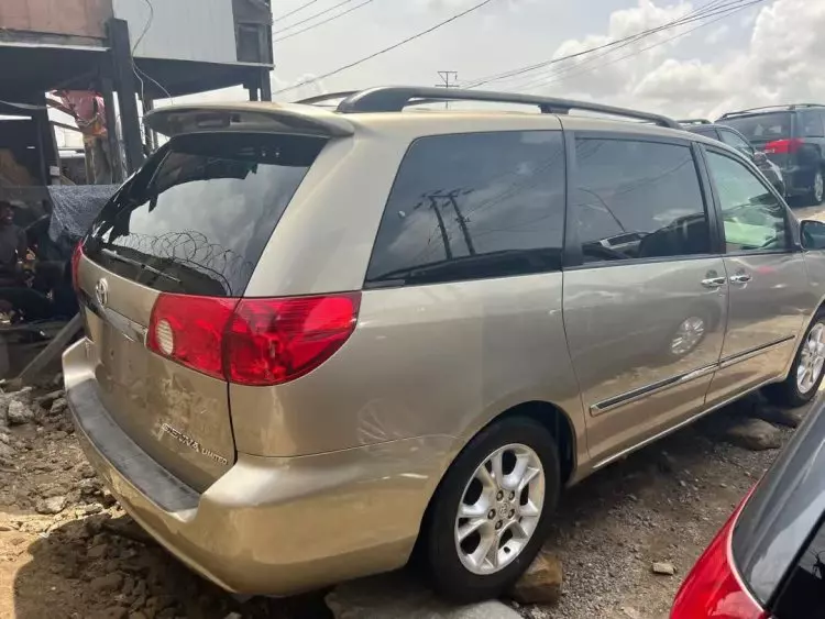 Toyota Sienna