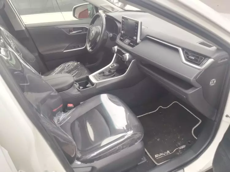 Toyota Rav 4 8AT 2.5l (Adventure Grade)