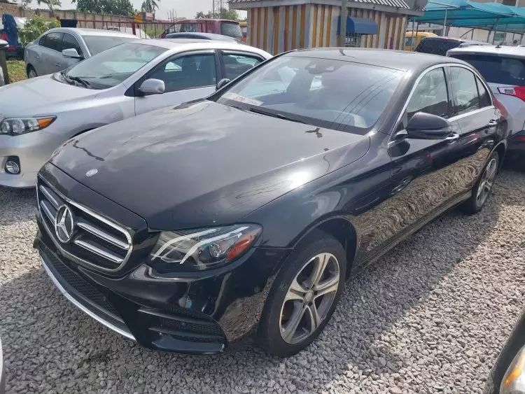 Mercedes-Benz E 300
