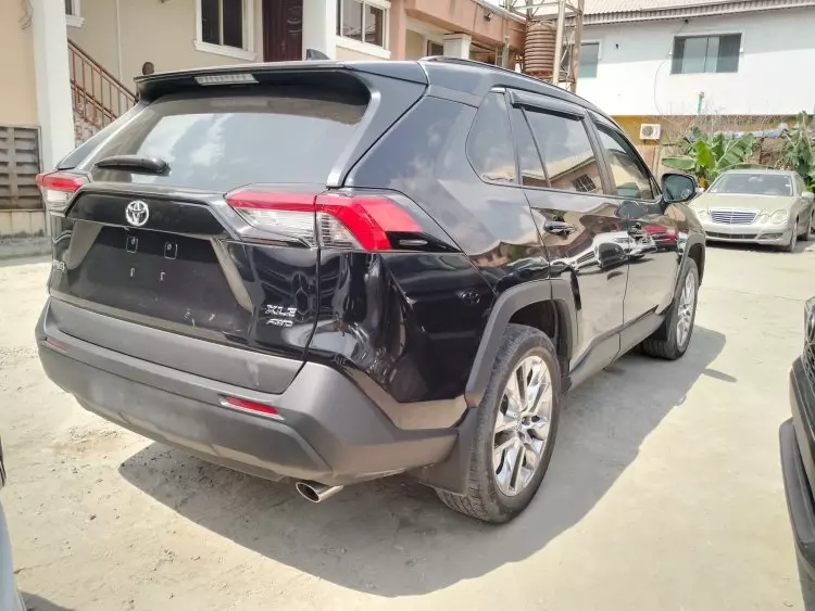 Toyota Rav 4 8AT 2.5l (Adventure Grade)