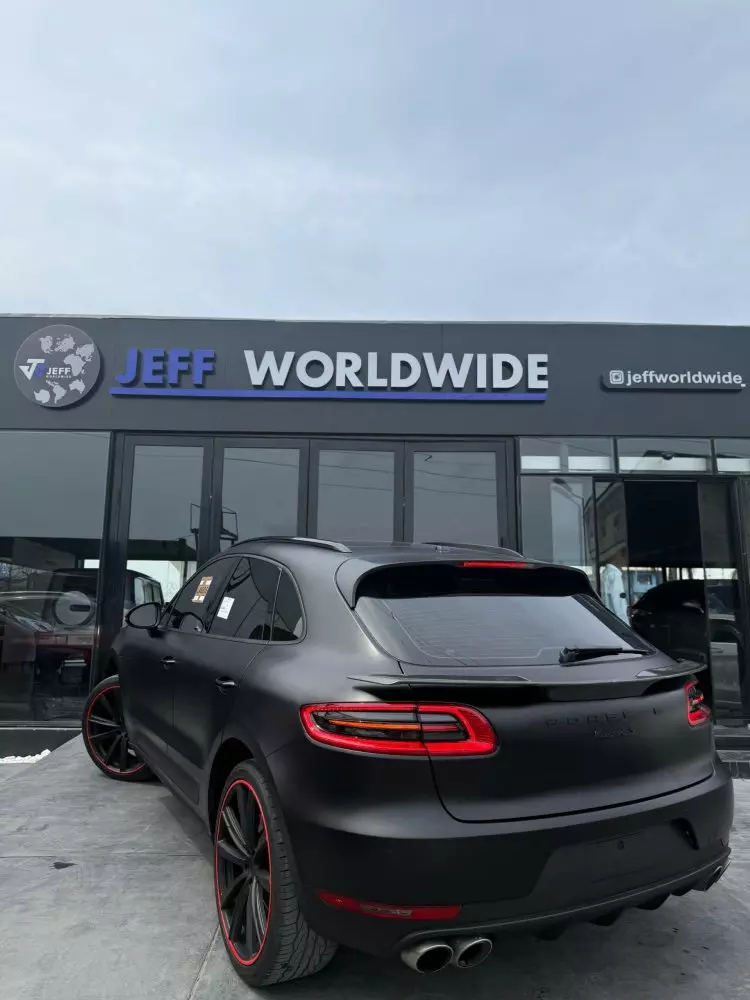 PORSCHE Macan