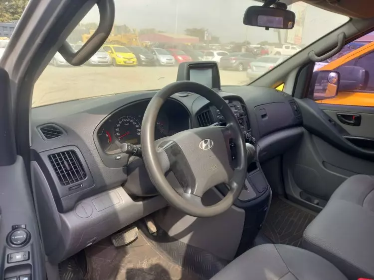 Hyundai H-1 Starex