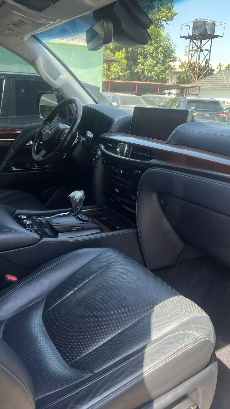 Lexus LX 570