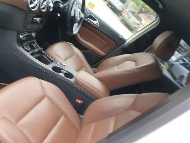 Mercedes-Benz B 180