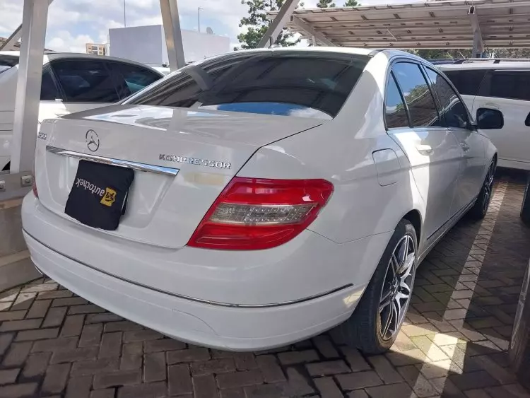 Mercedes-Benz C 200