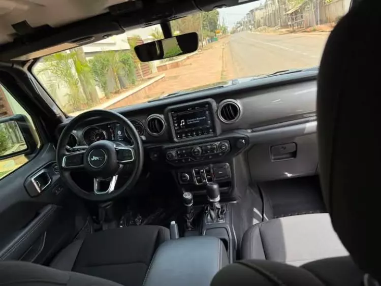 JEEP Wrangler Sahara