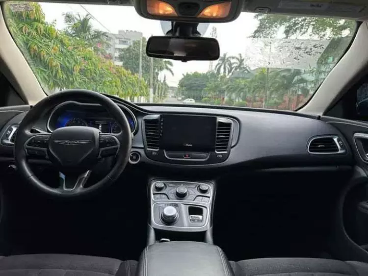 Chrysler 200