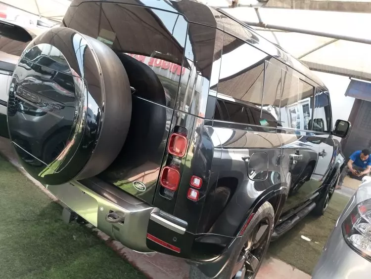 Land Rover Defender