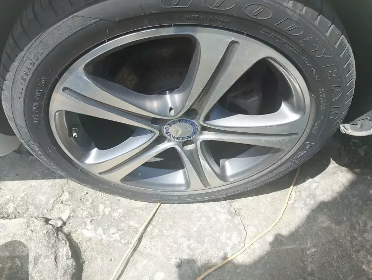 Mercedes-Benz E 300