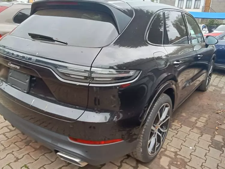 PORSCHE Cayenne