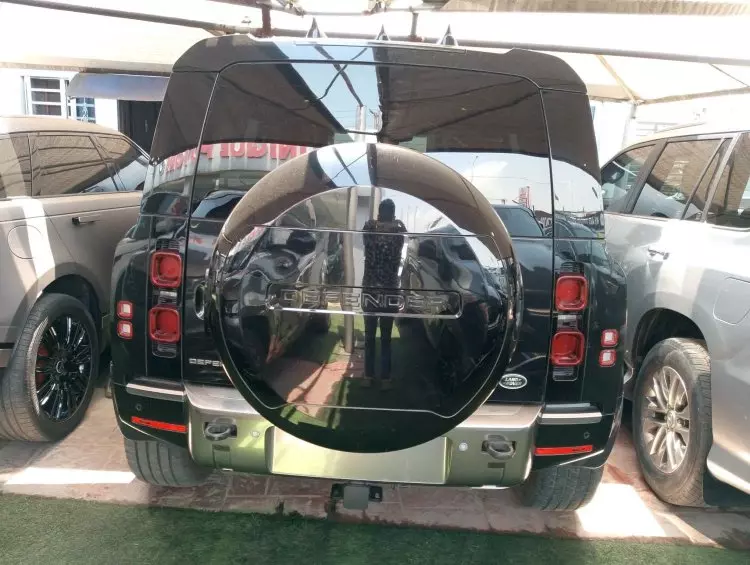 Land Rover Defender
