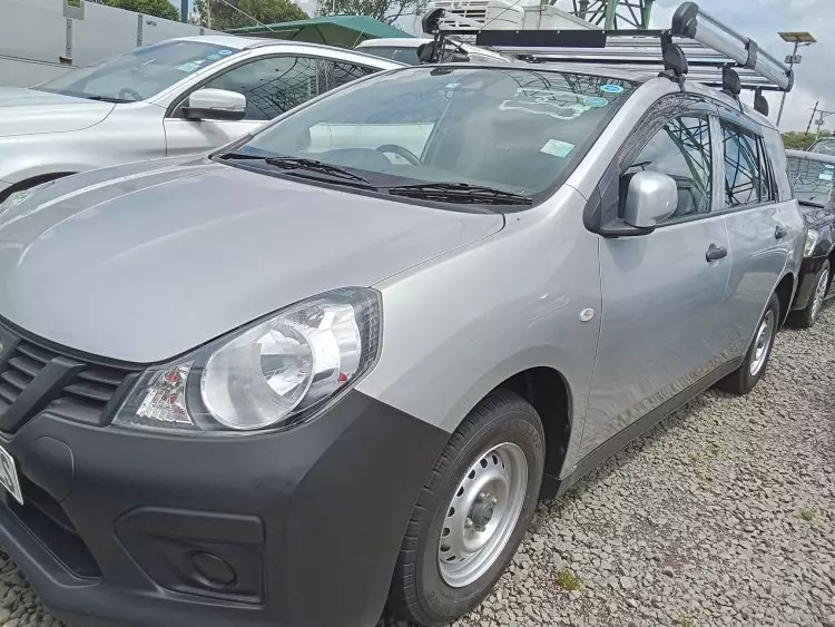 Nissan Advan