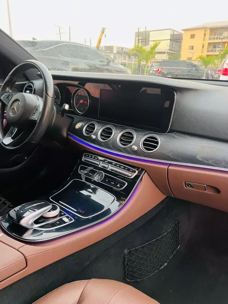 Mercedes-Benz E 300
