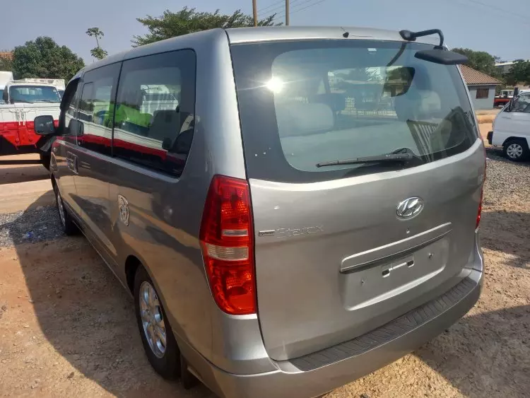 Hyundai H-1 Starex