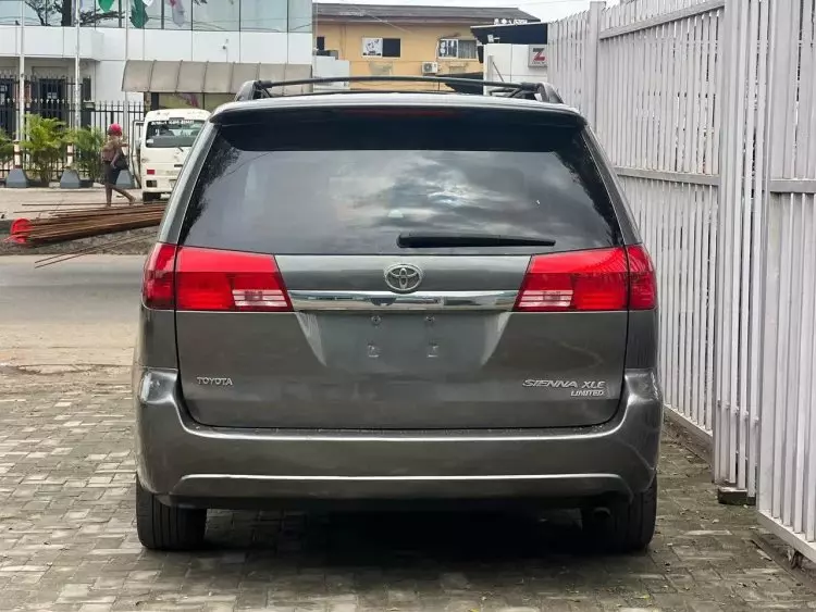 Toyota Sienna