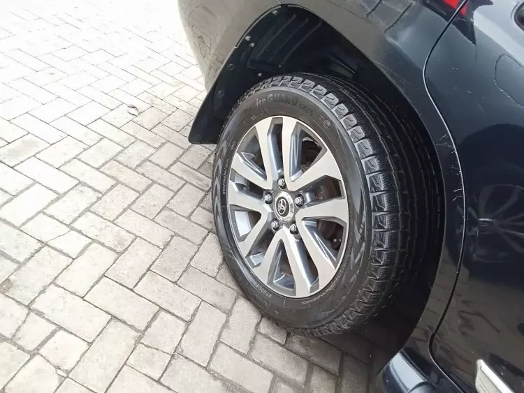 Toyota Land Cruiser V8