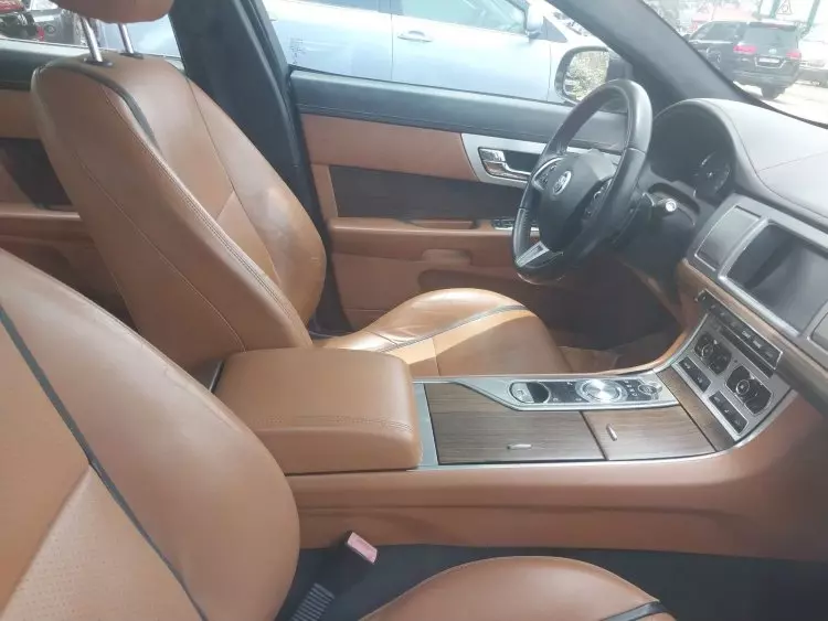Jaguar XF