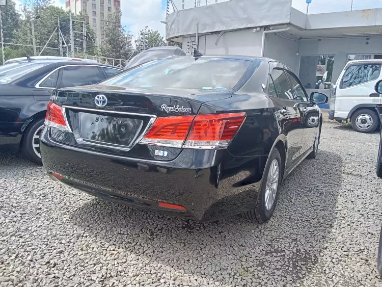 Toyota Crown Royal saloon Hybrid