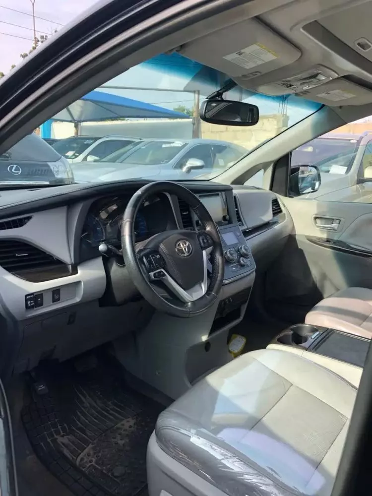 Toyota Sienna