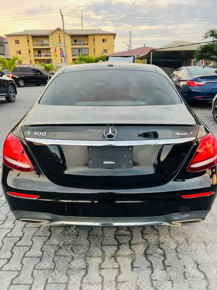 Mercedes-Benz E 300