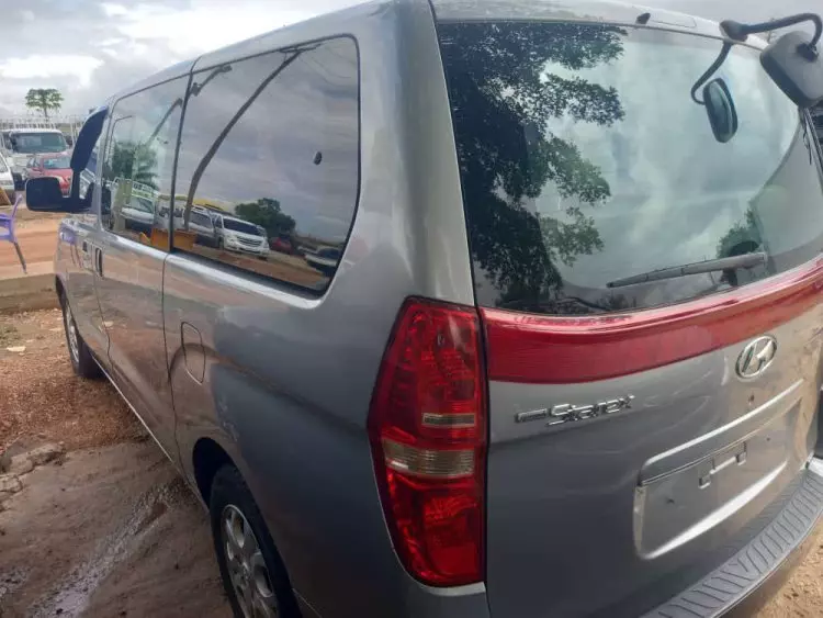 Hyundai H-1 Starex