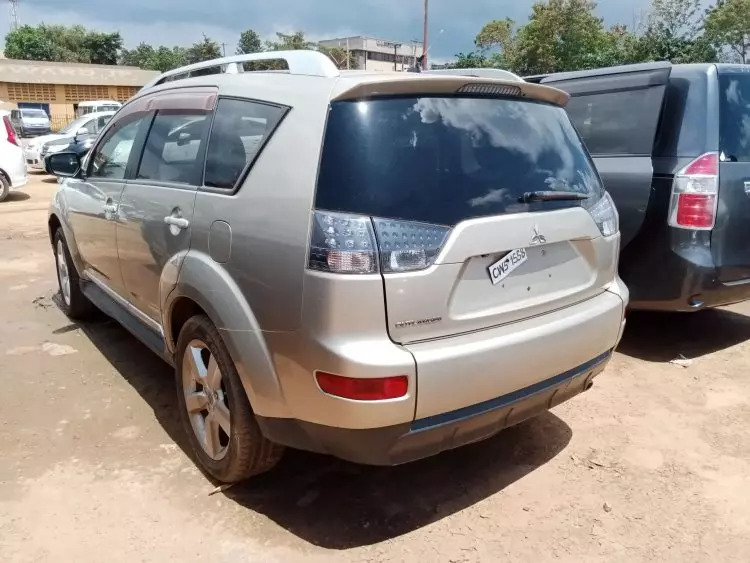 Mitsubishi OUTLANDER